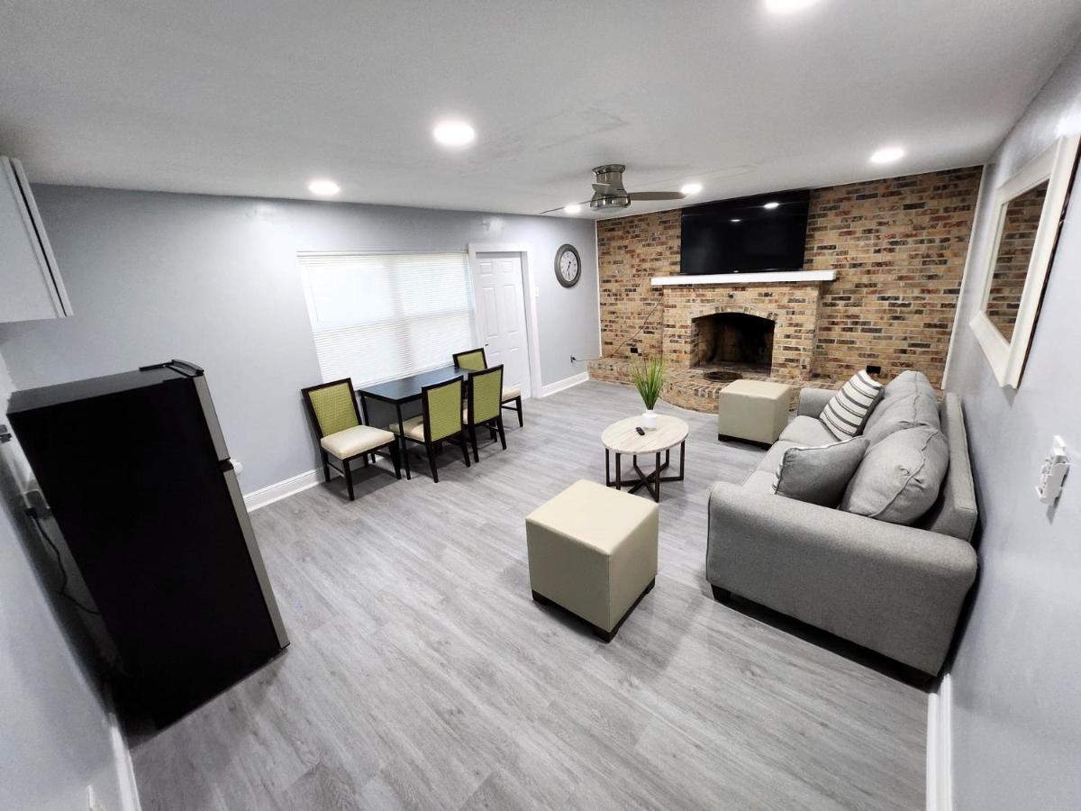 Cheerful Super Suite + 2 Queen + Sofa Bed Minutes From The Airport! Tampa Exterior photo